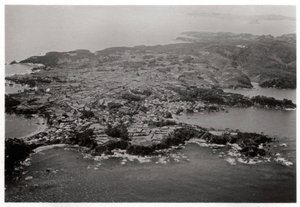 Luftaufnahme von Oginohama, Japan, aus einem Zeppelin, 1929-1933