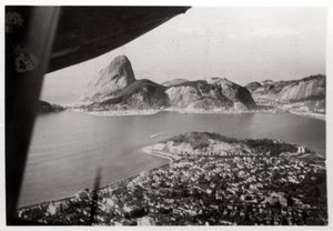 Luftaufnahme von Rio de Janeiro, Brasilien, aus einem Zeppelin, 1930-1933 von Unbekannt