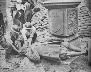 Nächtlicher Angriff auf die Hauptstadt Britanniens - Statue von John Milton, 1940 von Unbekannt