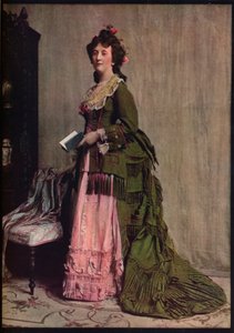 Ein Nachmittagskleid aus grünem und rosa Seide. Sehr typisch für die Mode zwischen 1868 und 1878, ca. 1913 von Unbekannt
