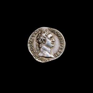Antike römische Münze mit Büste von Domitian, 81-96 n. Chr. von Unbekannt