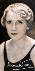 Anona Winn MBE, geborene Anona Edna Wilkins, 1904-1994, 1935 von Unbekannt