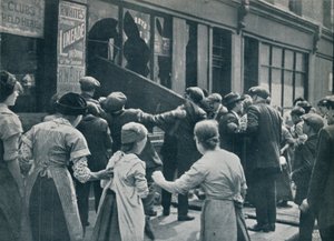 Anti-deutsche Unruhen in London: Eine Menge zerbricht die Fenster eines deutschen Ladens, ca. 1914