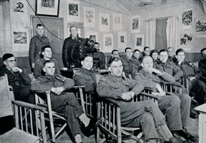 Army Art Group: Adrian Hill, R.B.A., R.O.I., hält einen Vortrag über Die Kunst und Ziele von Picasso, 1944
