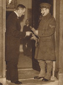 Armee-Depeschenreiter aus Die Festung bei Nr. 10, 1936 1937 von Unbekannt