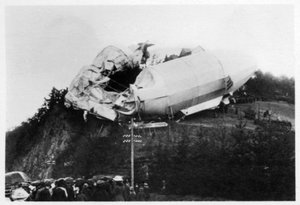 Armee-Zeppelin Z2 LZ5 strandete bei einem Sturm in der Nähe von Weilburg, Deutschland, 1910, 1933 von Unbekannt