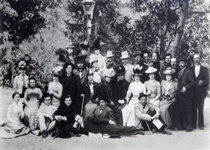 Autor Maxim Gorki und Anton Tschechow zwischen den Schauspielern des Moskauer Künstlertheaters, 1900
