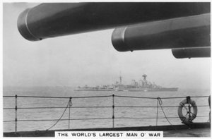 Schlachtkreuzer HMS Hood, gesehen von der HMS Nelson, 1937