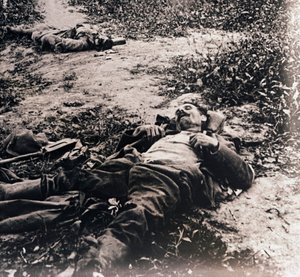 Leichen toter Soldaten, um 1914-1918