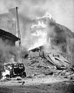 Bombardierung von Helsinki durch die Russen, Zweiter Weltkrieg, ca. 1940 von Unbekannt