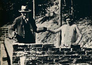 Maurer und Handwerker, 1928, 1945