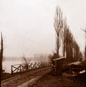 Brücke über den Fluss Ailette, Nordfrankreich, um 1918 von Unbekannt