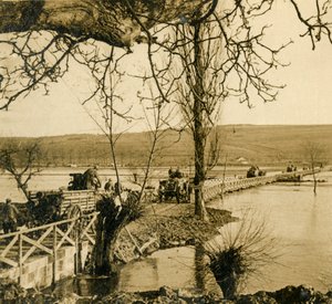 Brücke über die Maas bei Dugny, Nordfrankreich, um 1914-1918 von Unbekannt