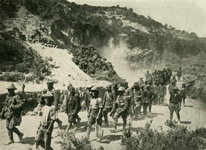 Britische Truppen mit türkischen Gefangenen, Erster Weltkrieg, 1915, um 1920