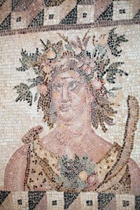 Büste des Frühlings - Detail des Vier-Jahreszeiten-Panels - Paphos-Mosaiken, Haus des Dionysos - Zypern - Personifikation des Frühlings - Detail des Mosaiks der vier Jahreszeiten - Mosaiken von Paphos, Haus des Dionysos - Ende des 2. Jahrhunderts nach Chri