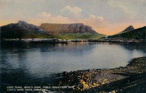 Kapstadt, Devils Peak, Tafelberg und Lions Head von der Tafelbucht, ca. 1900