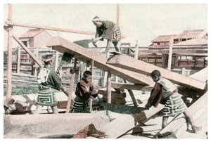 Zimmerleute bei der Arbeit, Japan, 1904 von Unbekannt