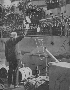 Churchill antwortet auf den Jubel der Besatzung der HMS Prince of Wales, 1941 von Unbekannt
