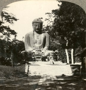 Kolossale Buddha-Statue, verehrt von den Japanern, in einem Waldtempel, Kamakura, Japan, ca. 1900