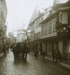 Kolonne deutscher Soldaten, Ribeauvillé, Frankreich, um 1914-1918 von Unbekannt