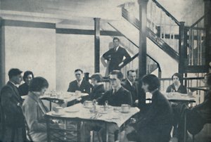 Komfort für Passagiere und die Kabine einer wunderbaren zentralen Steuerung, ca. 1935 von Unbekannt
