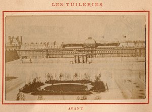 Pariser Kommune (1871): Blick auf den Palais des Tuileries in Paris vor dem Brand im Mai 1871. Fotografie von Pierre Pepetit. von Unbekannt
