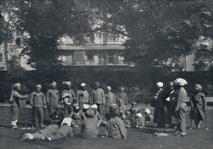 Genesende indische Soldaten spielen Quoits auf den östlichen Rasenflächen, ca. 1915 von Unbekannt