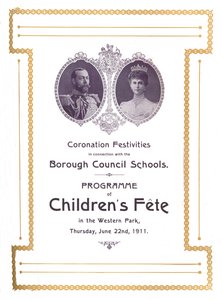 Krönungsfeierlichkeiten im Zusammenhang mit den Gemeinderatsschulen, 1911, 1917 von Unbekannt