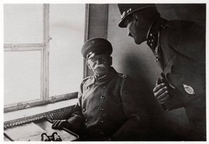 Graf Zeppelin und Kapitän Macher an Bord des Zeppelin L30, 1916, 1933 von Unbekannt