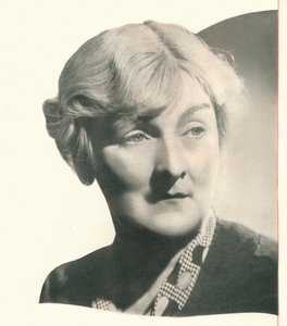 Vorhangruf für Sybil Thorndike Ein Cocktail, in dem Booths eine führende Rolle spielt, erhält eine begeisterte Aufnahme