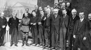 David Lloyd George, britischer Premierminister, mit einigen seiner Kollegen, 1917, 1936