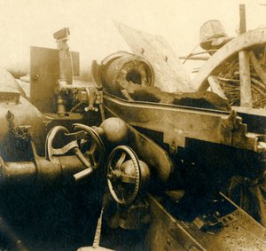 Zerstörte Kanone, ca. 1914-1918