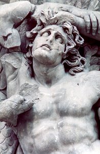 Detail vom Großen Fries des Pergamonaltars, 180-159 v. Chr.