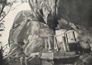 Die Rajagirilena genannte Stelle in den Felsen von Mihintale, wo König Devanampiya Tissa Zellen für von Unbekannt