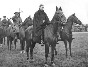 Eamon De Valera bei einer Truppenparade des Irischen Freistaats, Dublin, ca. 1934-1935 von Unbekannt
