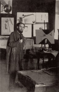 El Lissitzky in seinem Studio in Witebsk, 1919 von Unbekannt