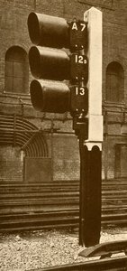 Elektrische Lampensignale, mit Tageslichtschirmen, an der Baker Street Station, Metropolitan Railway, 193 von Unbekannt