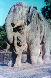 Elefantenskulptur, Khajuraho, Indien, um 950-1050, 20. Jahrhundert