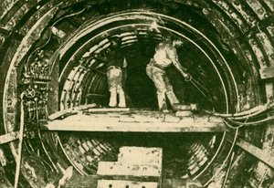 Erweiterung von Tunneln der City and South London Railway, zeigt neue und alte Durchmesser, 1930 von Unbekannt