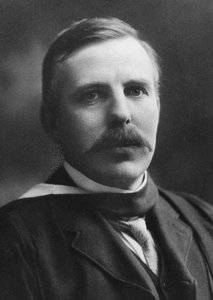Ernest Rutherford, Nobelpreisträger für Atomphysik, um 1908