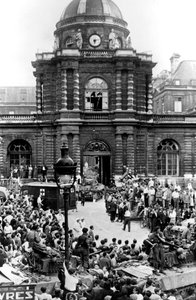 Evakuierung deutscher Verwundeter nach der Kapitulation des Senats, Befreiung von Paris, August 1944