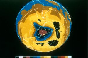 Falschfarbenbild des Ozonlochs über der Antarktis, 30. November 1992 von Unbekannt
