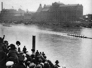 Ziel des Oxford und Cambridge Bootsrennens, London, 1926-1927 von Unbekannt