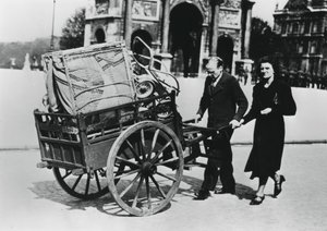 Französische Flüchtlinge kehren nach dem Fall Frankreichs an die Deutschen nach Hause zurück, Paris, Juli 1940