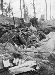 Französische Truppen im Grabensystem von Calonne, Frankreich, Juli 1915 von Unbekannt