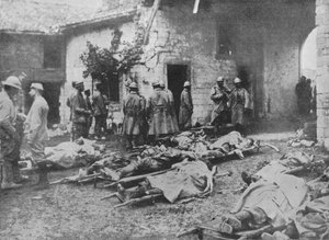Französische Verwundete werden während eines Angriffs zu einem Bauernhof hinter den Linien gebracht, 1915 von Unbekannt
