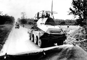 Deutscher Panzerwagen während des Vormarsches auf Paris, Mai-Juni 1940