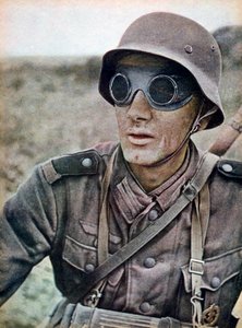 Deutscher Motorradtruppenfahrer auf dem Weg nach Osten, Russland, 1942 von Unbekannt