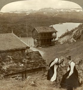 Klatsch in einem Gasthaus am Wegesrand in Botten, mit Blick auf den Voxli-See - Blick auf die Haukeli-Berge, Norwegen