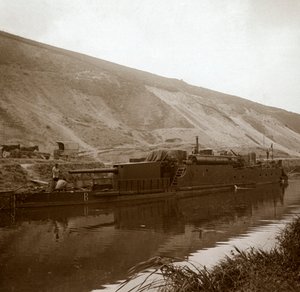 Kanonenboot, Genicourt, Nordfrankreich von Unbekannt